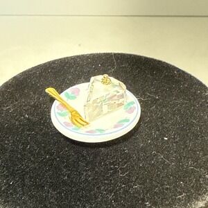 Swarovski Figurine Crystal Memories Piece of Cake Gold 174106 Retired Mint